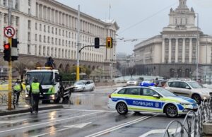 Протест на симпатизанти на "Величие" затруднява движението в центъра на София