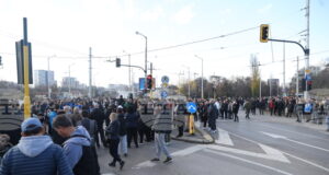 Протестът при столичния мост "Чавдар" заради зоните за паркиране в София приключи, движението е възстановено
