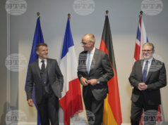 Президентът на Франция Еманюел Макрон, германският канцлер Фридрих Мерц и британския премиер Киър Стармър