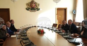 Работим за това до края на годината пострадалите животновъди да получат компенсациите си в пълен размер, каза премиерът Росен Желязков