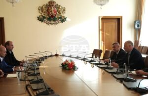 Работим за това до края на годината пострадалите животновъди да получат компенсациите си в пълен размер, каза премиерът Росен Желязков