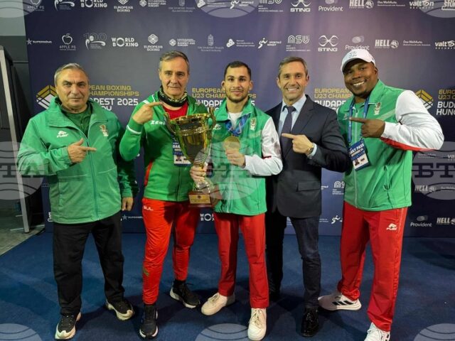 Радослав Росенов бе определен за "Най-добър боксьор" на европейското първенство Радослав Росенов бе определен за "Най-добър боксьор" на европейското първенство за мъже до 23 години