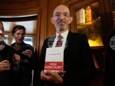 Радостен съм, каза писателят Лоран Мовиние, носител на тазгодишната награда „Гонкур“ за романа си „Празната къща“ Радостен съм, каза писателят Лоран Мовиние, носител на тазгодишната награда "Гонкур" за романа си "Празната къща"