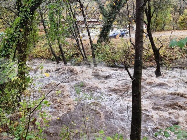 Река Язо е излязла от коритото си, екипи работят на терен, съобщиха от Община Разлог