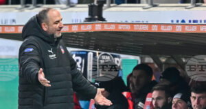 Ръководството на Хайденхайм подкрепи треньора Франк Шмид въпреки последното място на тима в Бундеслигата