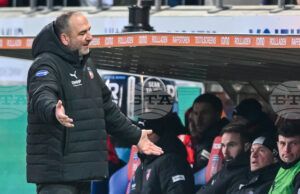 Ръководството на Хайденхайм подкрепи треньора Франк Шмид въпреки последното място на тима в Бундеслигата