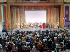 С исторически спектакъл и препълнена зала в Двореца на културата и спорта във Велико Търново бяха отбелязани 40 години от построяването му
