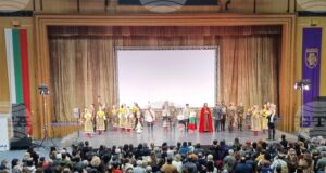 С исторически спектакъл и препълнена зала в Двореца на културата и спорта във Велико Търново бяха отбелязани 40 години от построяването му