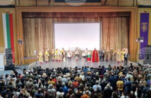 С исторически спектакъл и препълнена зала в Двореца на културата и спорта във Велико Търново бяха отбелязани 40 години от построяването му