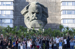 С парад и рейв парти на открито Кемниц приключва годината си на Европейска столица на културата