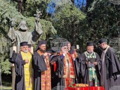 С тържествен общоградски ритуал пред паметника на митрополит Методий Кусев в Стара Загора бе отбелязан Денят на народните будители С тържествен общоградски ритуал пред паметника на митрополит Методий Кусев в Стара Загора бе отбелязан Денят на народните будители