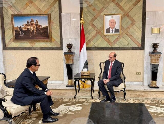 САБА: Йеменският министър на външните работи се консултира с японския САБА: Йеменският министър на външните работи се консултира с японския посланик за сътрудничество по въпросите на сигурността в Червено море