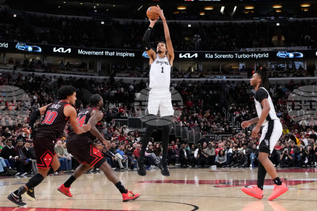 Сан Антонио Спърс победи Чикаго Булс в НБА