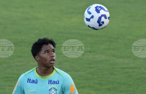 Селекционерът на националния тим по футбол на Бразилия Карло Анчелоти е посъветвал Ендрик да прецени кое е най-доброто за него