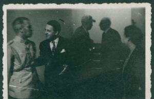 Симеон Радев в годините на новата власт – последен отглас на дипломацията на XX век Симеон Радев, Тодор Павлов, и Мейнард Барнс (Maynard Barnes), дипломат, представител на САЩ в Съюзната контролна комисия. София. Б.д.ЦДА, ф. 77К, оп. 4, а.е. 1676