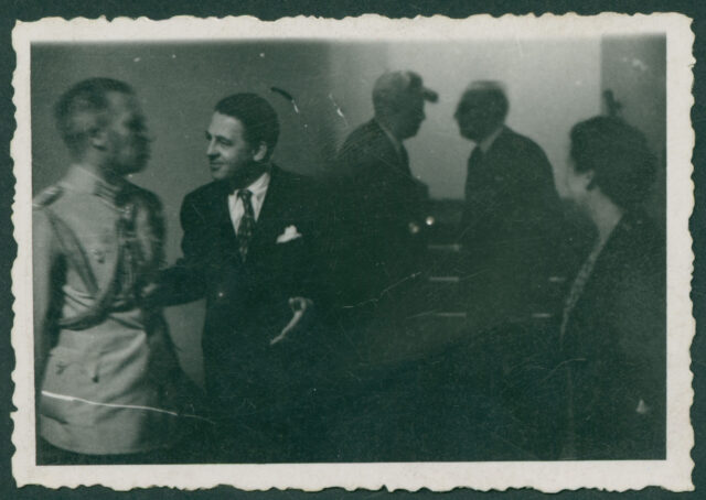 Симеон Радев в годините на новата власт – последен отглас Симеон Радев, Тодор Павлов, и Мейнард Барнс (Maynard Barnes), дипломат, представител на САЩ в Съюзната контролна комисия. София. Б.д.ЦДА, ф. 77К, оп. 4, а.е. 1676