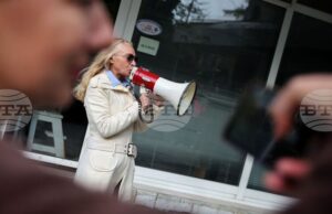 Служители на Националния осигурителен институт в Бургас поискаха увеличение на заплатите си Служители на Националния осигурителен институт в Бургас поискаха увеличение на заплатите си