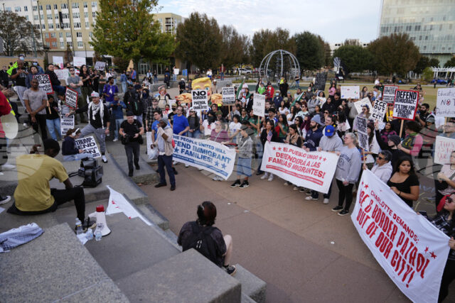 Служители на американското министерство на вътрешната сигурност провеждат мащабна акция Служители на американското министерство на вътрешната сигурност провеждат мащабна акция в най-големия град в Северна Каролина