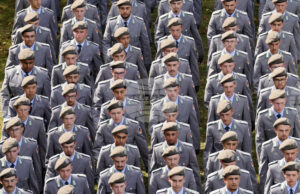 Новобранци в Бундесвера полагат клетва пред парламента на провинция Северен Рейн-Вестфалия в Дюселдорф на 4 септември 2025 г.