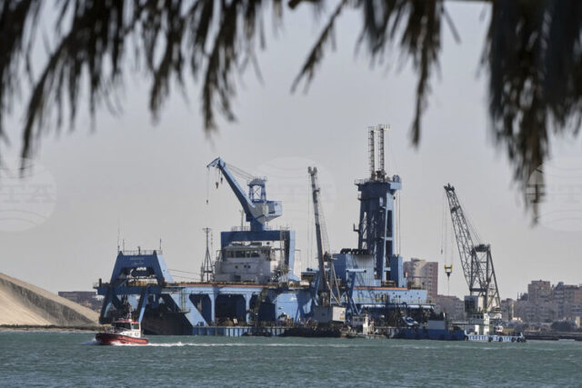 Суецкият канал отбелязва скок в приходите през ноември на фона на споразумението за примирие между Израел и “Хамас”