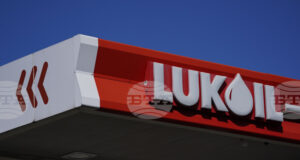 Съоснователят на „Лукойл“ Леонид Федун е продал своя дял в компанията, съобщава Ройтерс