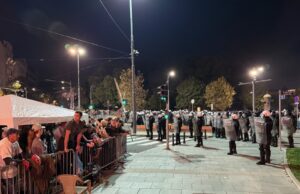 Сърбия е разделена: Поредна нощ на напрежение в Белград, Вучич твърди за връзка на САЩ с протестите Протести в Белград