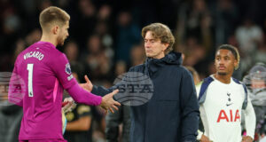 Томас Франк разкритикува феновете на Тотнъм за освиркванията към вратаря Викарио след грешка