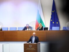 Министерският съвет не е предлагал поименни кандидатури за търговски представител в „Лукойл Нефтохим“, каза вицепремиерът Дончев в НС