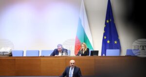 Министерският съвет не е предлагал поименни кандидатури за търговски представител в „Лукойл Нефтохим“, каза вицепремиерът Дончев в НС