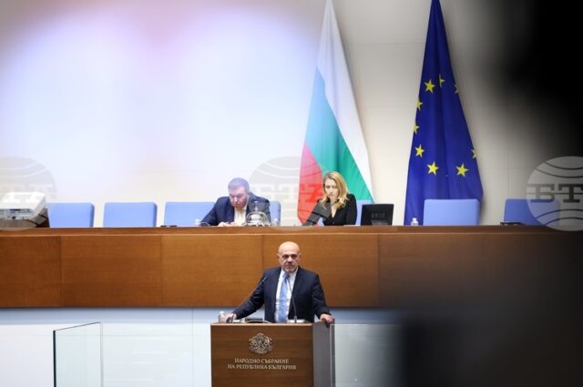 Томислав Дончев: МС не е предлагал поименни кандидатури за търговски Министерският съвет не е предлагал поименни кандидатури за търговски представител в „Лукойл Нефтохим“, каза вицепремиерът Дончев в НС