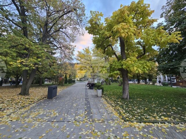 Топло и почти тихо време днес, захлаждане и дъждове в Времето