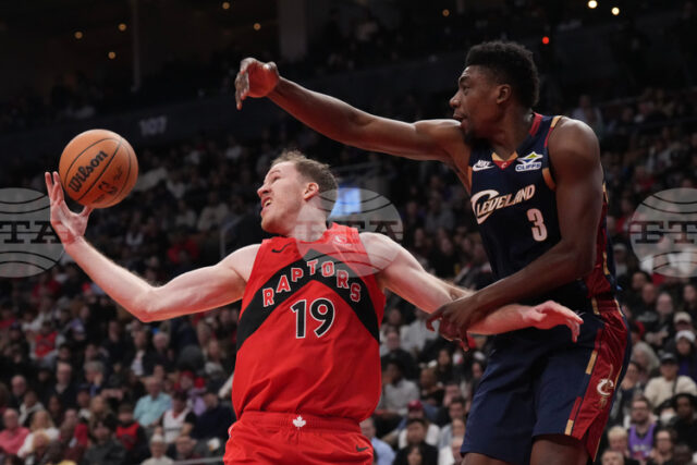 Торонто се справи като домакин на Кливланд в Националната баскетболна асоциация