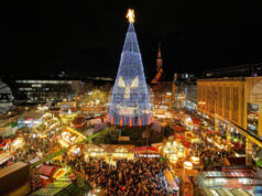 Традиционната 45-метрова коледна елха в Дортмунд беше тържествено осветена Традиционната 45-метрова коледна елха в Дортмунд беше тържествено осветена