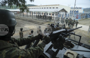 Тридесет и един души загинаха при сблъсъци в еквадорски затвор Тридесет и един души загинаха при сблъсъци в еквадорски затвор