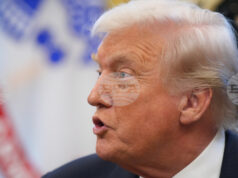 Тръмп предупреди, че САЩ ще бъдат изправени пред "икономическа катастрофа", ако Върховният съд отмени въведените от него мита