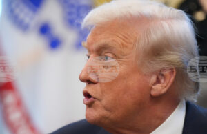 Тръмп предупреди, че САЩ ще бъдат изправени пред "икономическа катастрофа", ако Върховният съд отмени въведените от него мита Тръмп предупреди, че САЩ ще бъдат изправени пред "икономическа катастрофа", ако Върховният съд отмени въведените от него мита