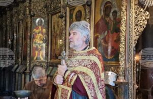 Трябва да бъдем милостиви, каза в неделната си проповед в църквата „Св. Никола“ във Велико Търново отец Славчо Иванов