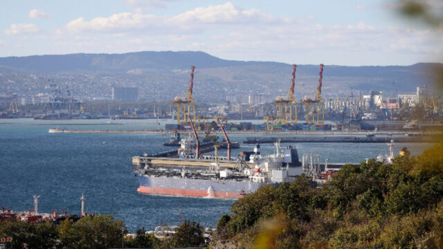 Украйна удари петролно пристанище на Русия