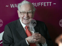 Уорън Бъфет се оттегля като главен изпълнителен директор на „Бъркшър Хатауей“, но ще запази акциите си, посочва милиардерът в писмо до акционерите