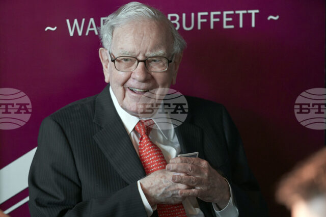 Уорън Бъфет се оттегля като главен изпълнителен директор на „Бъркшър Уорън Бъфет се оттегля като главен изпълнителен директор на „Бъркшър Хатауей“, но ще запази акциите си, посочва милиардерът в писмо до акционерите