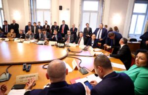 Управляващите отхвърлиха исканията на опозицията за осигурителната тежест и извънредни плащания на пенсионерите Управляващите отхвърлиха исканията на опозицията за осигурителната тежест и извънредни плащания на пенсионерите