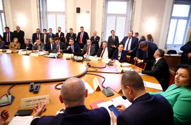 Управляващите отхвърлиха исканията на опозицията за осигурителната тежест и извънредни Управляващите отхвърлиха исканията на опозицията за осигурителната тежест и извънредни плащания на пенсионерите