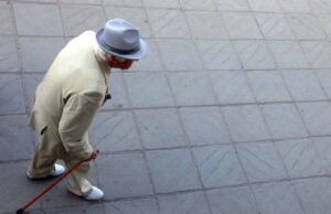 Учени препоръчват 5000 крачки на ден срещу болестта на Алцхеймер пенсионна система