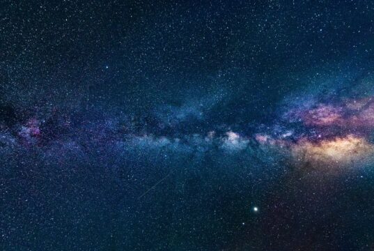 Учени разкриха 70-годишна загадка за произхода на високоенергийни космически лъчи космос