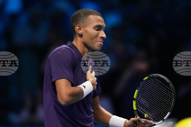 Феликс Оже-Алиасим преодоля груповата фаза на Финалния турнир на АТП