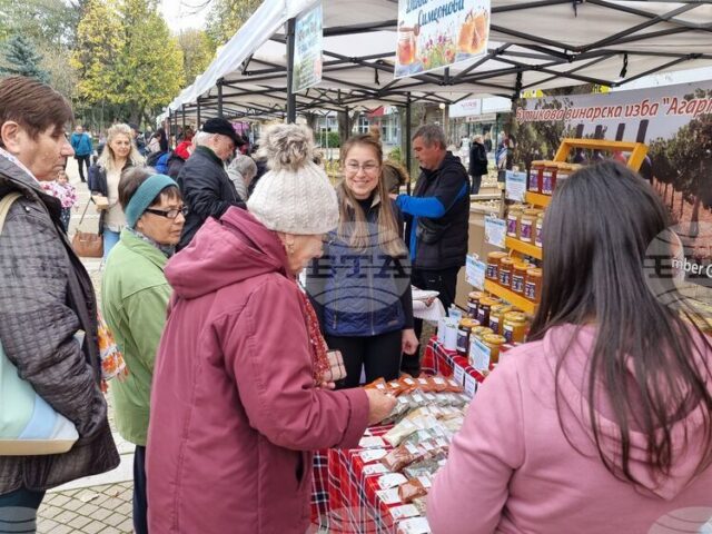 Фермерски продукти и авторски произведения на занаятчии от пет области на Югоизточна България бяха представени на изложение в Ямбол