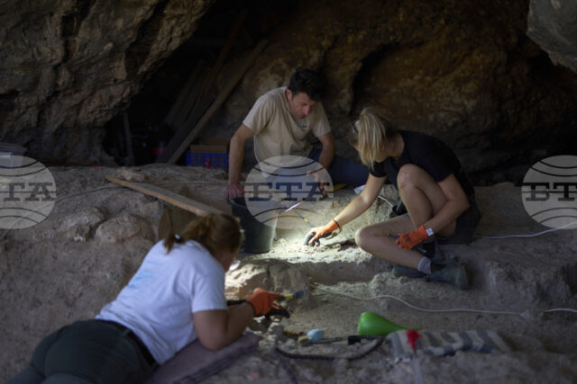 Фигурка на 12 000 години, изобразяваща взаимодействие между човек и Фигурка на 12 000 години, изобразяваща взаимодействие между човек и животно, беше открита в Северен Израел