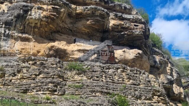 Филм за Крепчанския скален манастир ще бъде излъчен на видеостена Филм за Крепчанския скален манастир ще бъде излъчен на видеостена в центъра на Опака