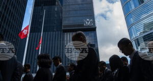 Хонконг скърби за жертвите на пожара, отнел по последни данни живота на 128 души