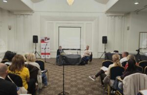 Четвърта среща семинар на ръководителите на български фолклорни състави от чужбина
                                                                                                Доц. Георги Гаров представи пред ръководители на български състави от чужбина лекция за Пиринската фолклорна област